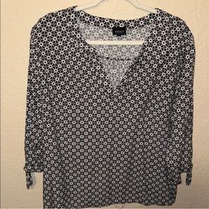 Black and White Printed V-Neck Blouse 3x